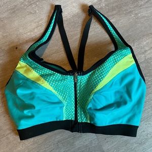 Womens high impact zip front, front closure underwire sports bra.